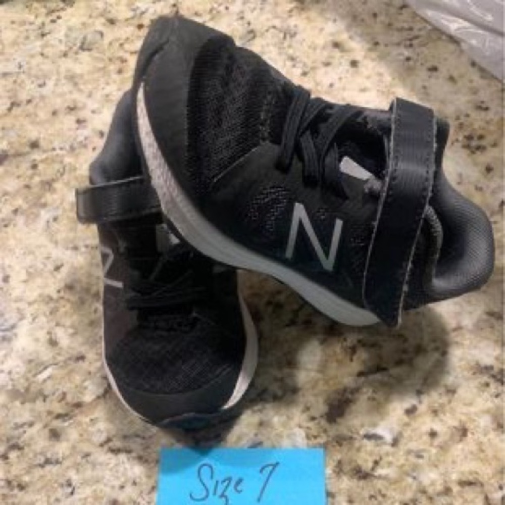 Toddler sneaker size 7 new balance